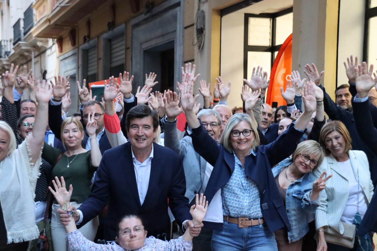 ⛵El buque naranja sigue desplegando sus velas!

➡️ Ayer en nuestra Sede, arropando a <a href="/Fginer/">Fernando Giner 🇪🇸</a>, <a href="/mamen_peris/">Mamen Peris Navarro</a> y los alcaldables.

➡️ Esta mañana con comerciantes y vecinos en el #MercadodeBenicalap.

🍊 El proyecto liberal está muy vivo y es más necesario que nunca!!!
#PorLosTuyos