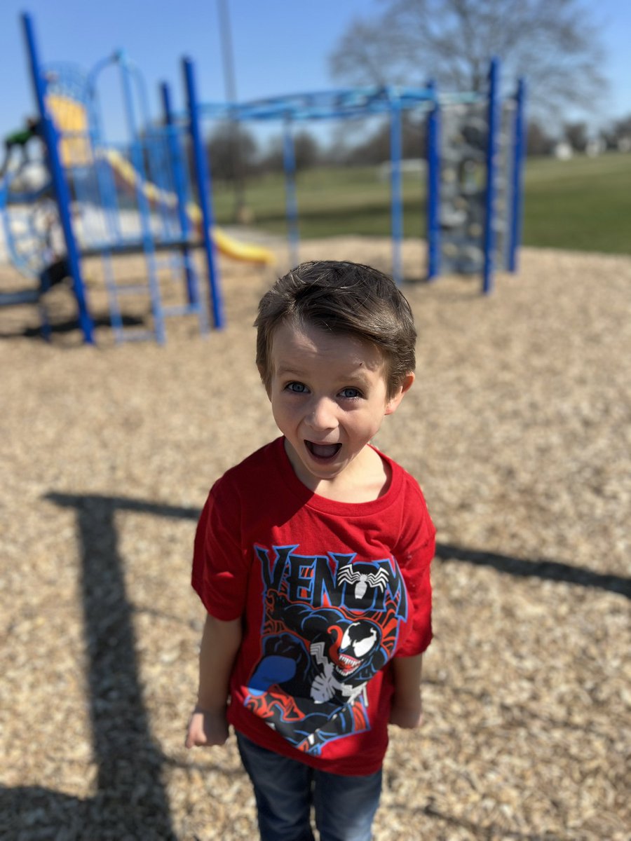 julesPEclass's tweet photo. MOOD cause we went outside for PE all week! Don’t typically get this nice of weather in April so we had to enjoy it while we had it 💪🏼☀️⚽️ https://t.co/wN8ZWnpSAI