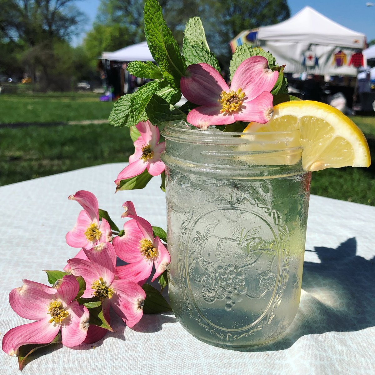 Only a few hours left to enjoy this beautiful spring day at The Flea Off Market! ☀️This weekend’s cocktail special is a Lavender Spritzer featuring house made lavender syrup, lemon, vodka, and soda for $7! 🌸

Monnik happy hour featuring $5 beers from 4-6p! Cheers! 🍻