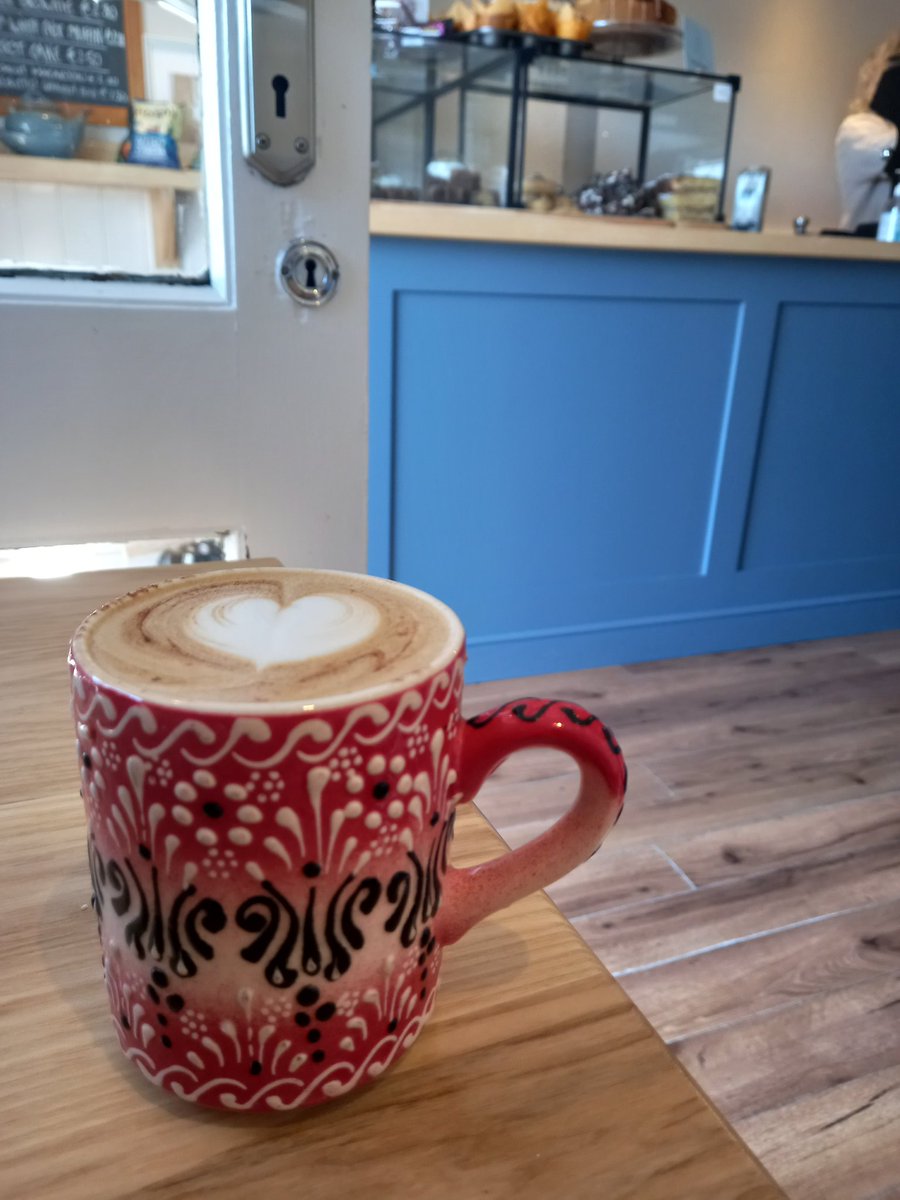 Dolly looking quite regal on our pre <a href="/BSpudshack/">#BallymakennyFarmSpudShack</a> coffee this morning 😊 <a href="/EckerMatthias/">Bun’s Bakery Coffee & Cake</a>