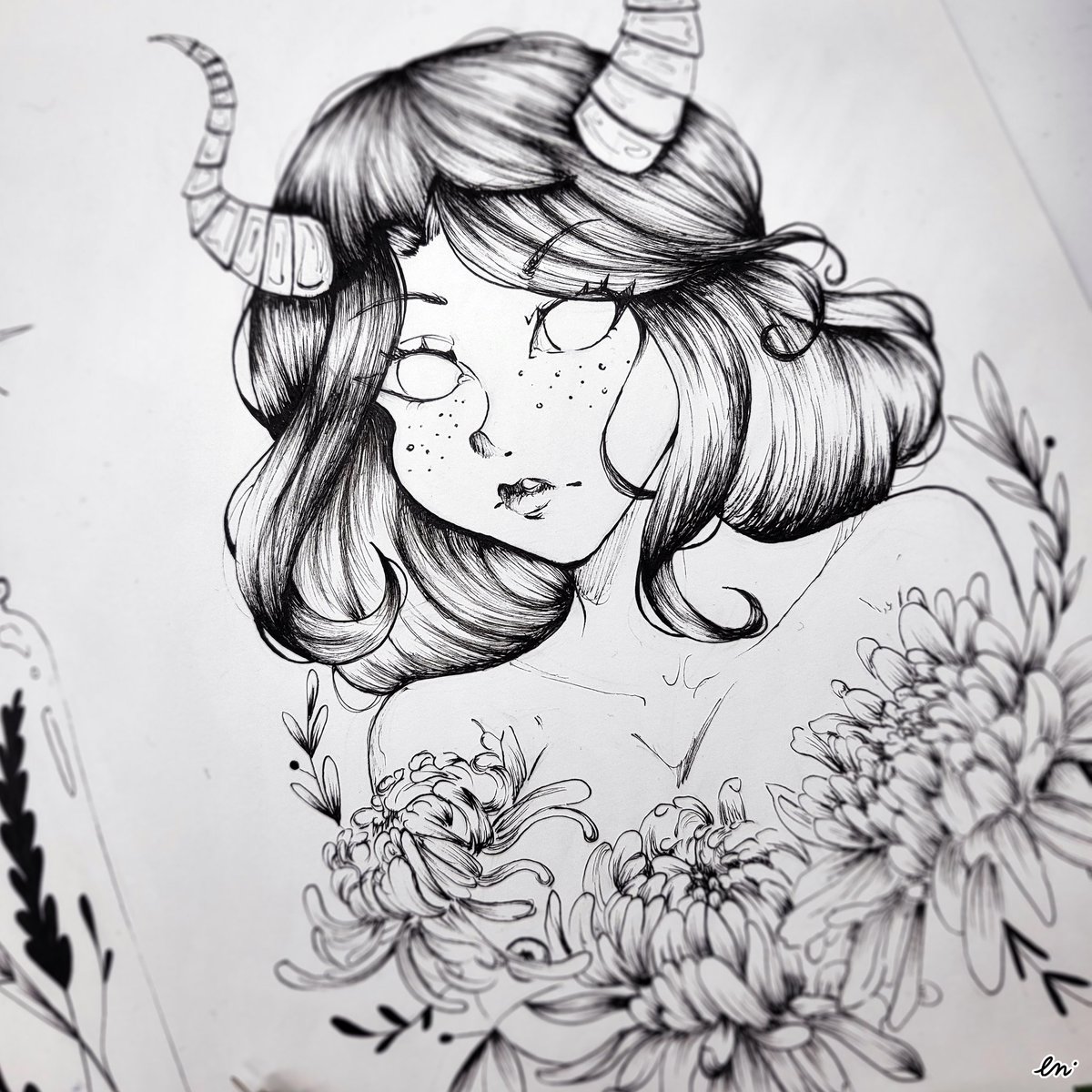 EniArtwork's tweet photo. Flashs que je vais prochainement mettre au propre sur tablette ! Le perso de droite est réservé pour une copine, jai trop hâte de lui faire sur la cuisse ! 🥰

#tattoo #tatouage https://t.co/6zS7e6lE7l