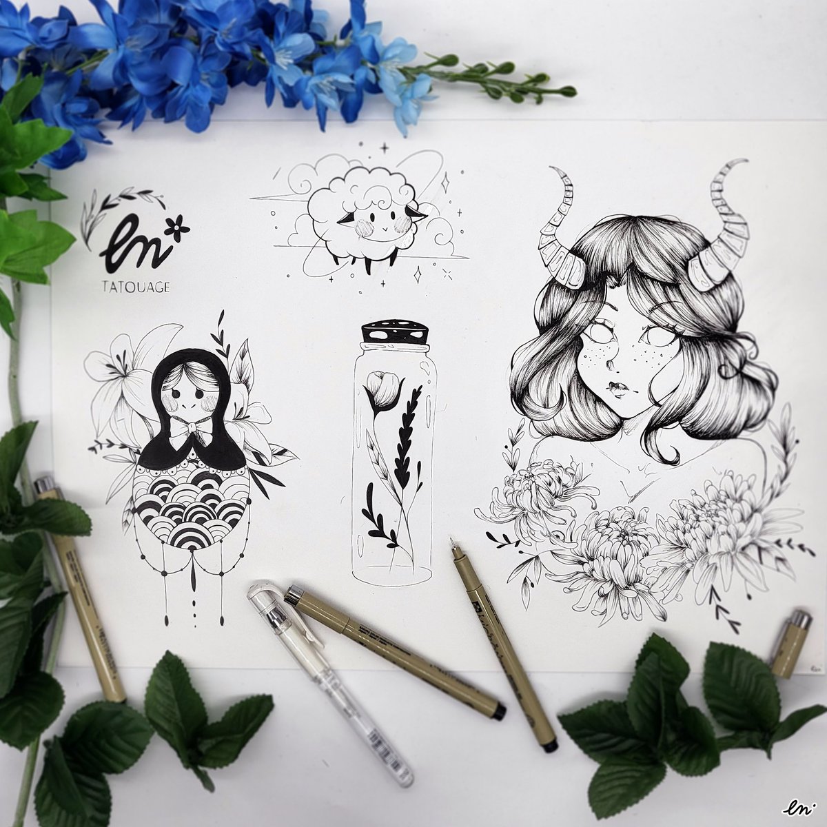 EniArtwork's tweet photo. Flashs que je vais prochainement mettre au propre sur tablette ! Le perso de droite est réservé pour une copine, jai trop hâte de lui faire sur la cuisse ! 🥰

#tattoo #tatouage https://t.co/6zS7e6lE7l