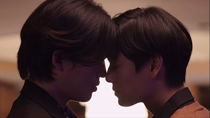 ben guclu                              bi tek sana 
biriydim                                   yenildim