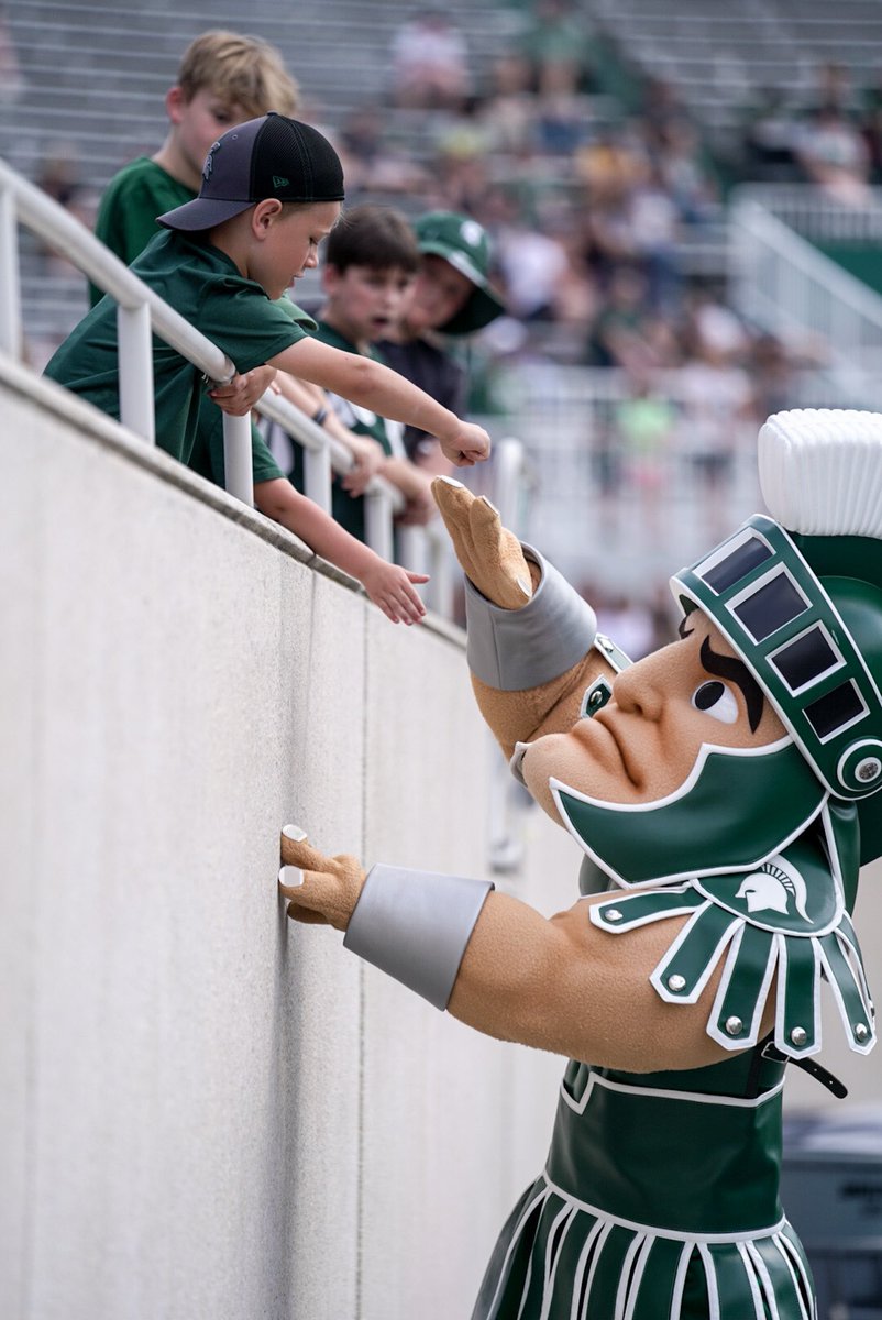 MSU_Football's tweet photo. Lookin’ good as always, @TheRealSparty! https://t.co/5vncdRJ91G