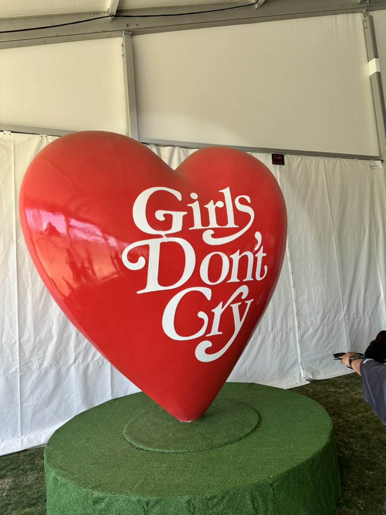 tweetbrandon's tweet photo. And so it begin💲💲💲💲

#Coachella2023
#JustTheBeginning
#Its1239pAndItsAlreadyNuts💲💲💲💲
#LisaGoing2MakeBank
#JennieMakingBank
#JisooWillBeHappy
#RoseDoingFine
#InvestInYGEntertainment???
#KOSDAQ122870
#MarketCap1TrillionWonPlus
#PE34 https://t.co/Wc4NH4LXrg