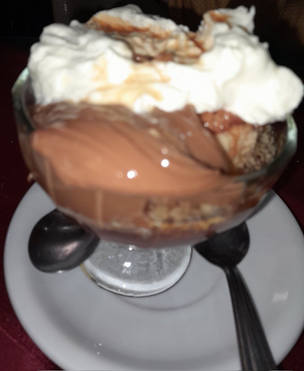 exagereando's tweet photo. Almuerzo con amigas...
Ellas me hacen el aguante, me sacan una sonrisa y por sobre todo comimos riquísimo #enlaPera nos la dimos las 5 carajo!!! #FelizSabado https://t.co/SLX3iG2uRT