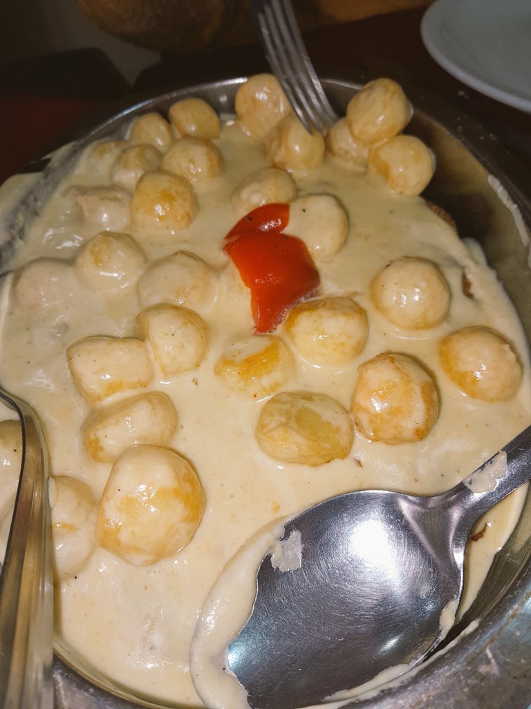 exagereando's tweet photo. Almuerzo con amigas...
Ellas me hacen el aguante, me sacan una sonrisa y por sobre todo comimos riquísimo #enlaPera nos la dimos las 5 carajo!!! #FelizSabado https://t.co/SLX3iG2uRT