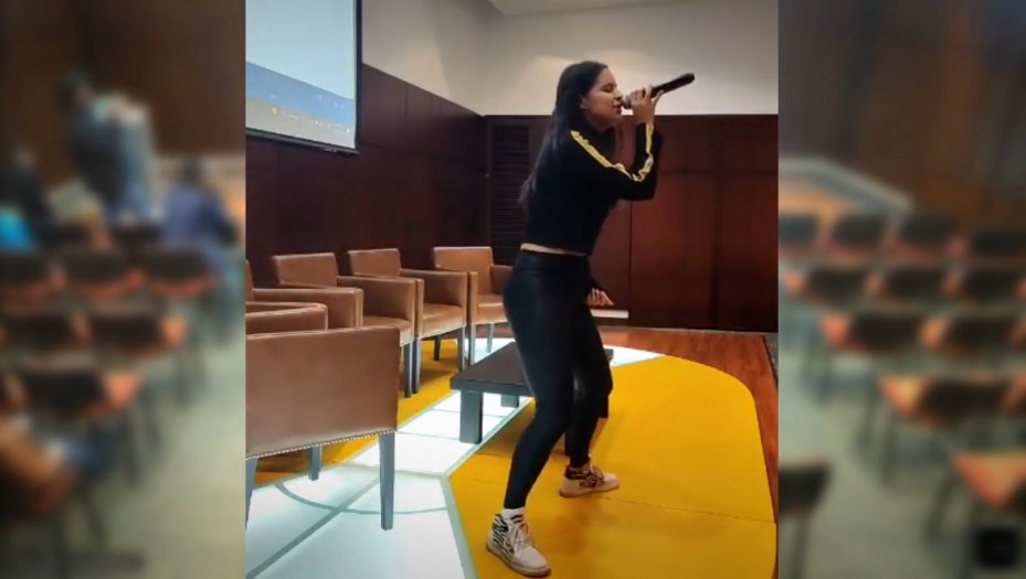 sonGainLatam's tweet photo. La talentosa cantautora @MIsabelMusic_  se presentó en @Uniandinos en el marco de la conferencia "Aprende a invertir en emprendimientos tecnológicos y musicales".

Contáctanos! 
Whatsapp aquí: 👇 https://t.co/mF6mjgIsji 

Video aquí:👇 
https://t.co/0ewjMiXKRo https://t.co/YWoJtbykOW