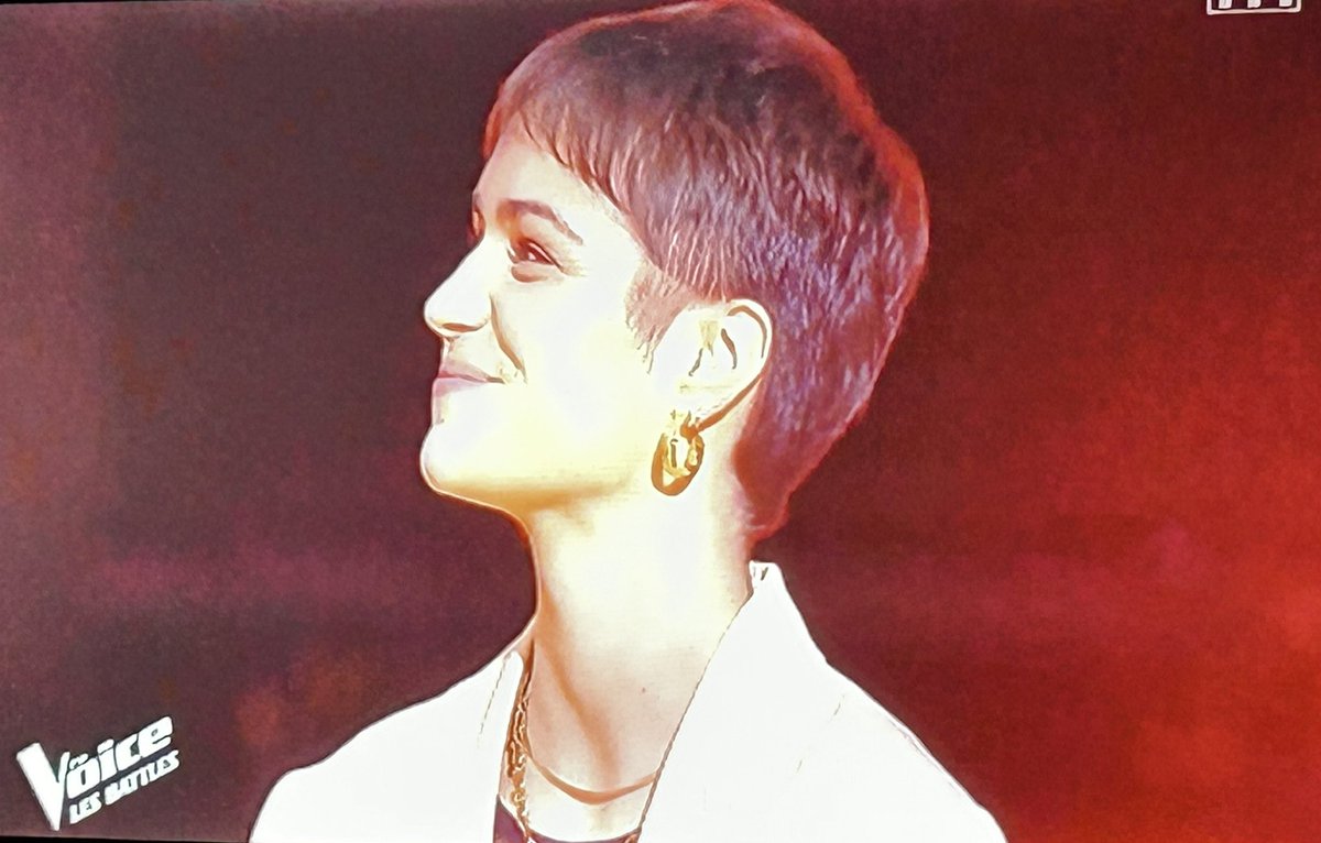 #TheVoice Elise est juste incroyable <a href="/nikosaliagas/">Nikos Aliagas</a> <a href="/pascalguix/">pascal gx</a> <a href="/MatthieuGrelier/">MG</a> <a href="/amel_bent/">AMEL BENT</a>