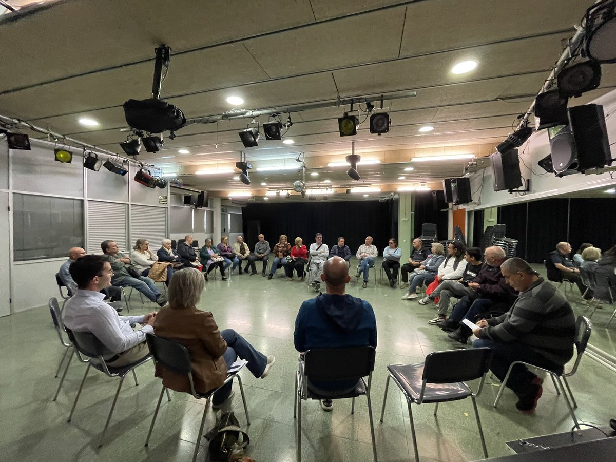 EvaCandelaLopez's tweet image. Esta mañana he participado en la asamblea de vecinos y vecinas de la AV Casc Antic de #CanBoada.

➡️ Hemos hablado del estado del barrio y de sus principales problemas, cómo la movilidad, la falta de aparcamiento o el estado de las calles. (1/2)

#AlcaldessaEvaCandela #Terrassa