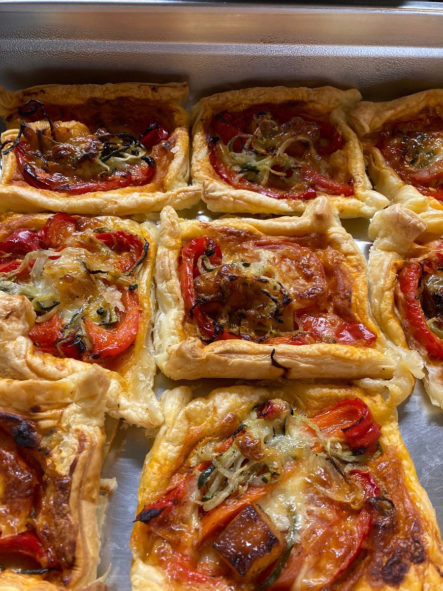 norwoodkitchen's tweet photo. Amazing Saturday @Soccochetahub today. Cooking up a storm of sausage rolls, Portuguese chicken and cookies for the South Norwood community. #foodislife #communityislife #SNCK https://t.co/UusIN7Xhjp
