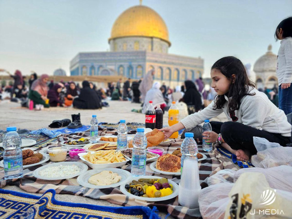 Timesofgaza's tweet photo. Jerusalem today, 24th Ramadan. https://t.co/0MUadRBXTa