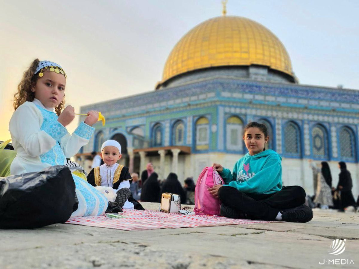 Timesofgaza's tweet photo. Jerusalem today, 24th Ramadan. https://t.co/0MUadRBXTa