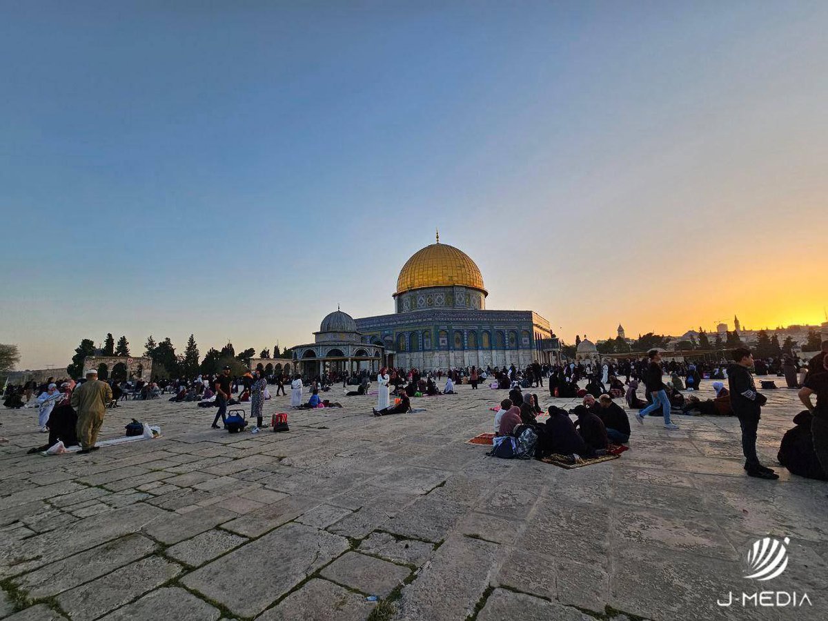 Timesofgaza's tweet photo. Jerusalem today, 24th Ramadan. https://t.co/0MUadRBXTa