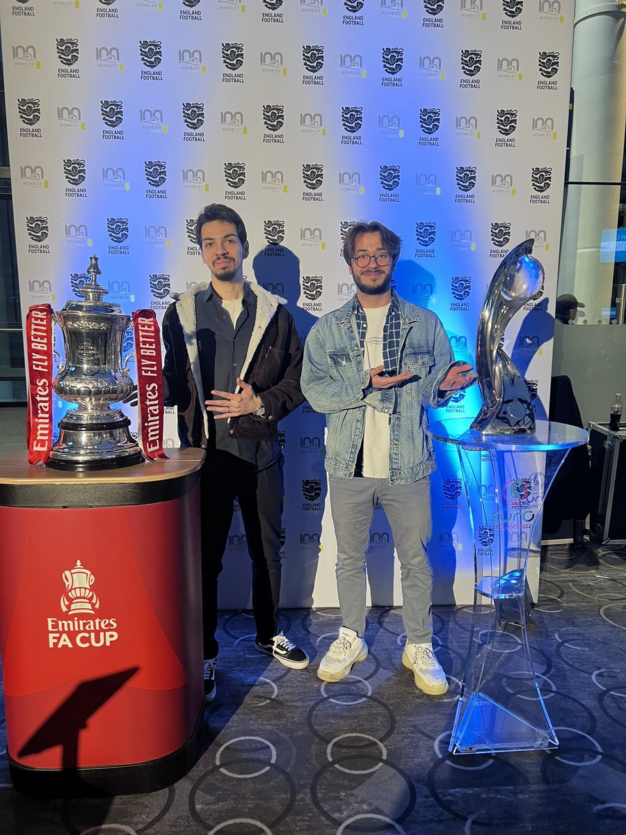 OpenIftar's tweet photo. π€³π Smile for the camera folks, because we've got the #FACup in the house! πΈπ Our #OpenIftaar guests had a once-in-a-lifetime opportunity to snap a pic with one of the most coveted trophies in football history! β½
Share us your pics below !π https://t.co/gfQew0ZjXX