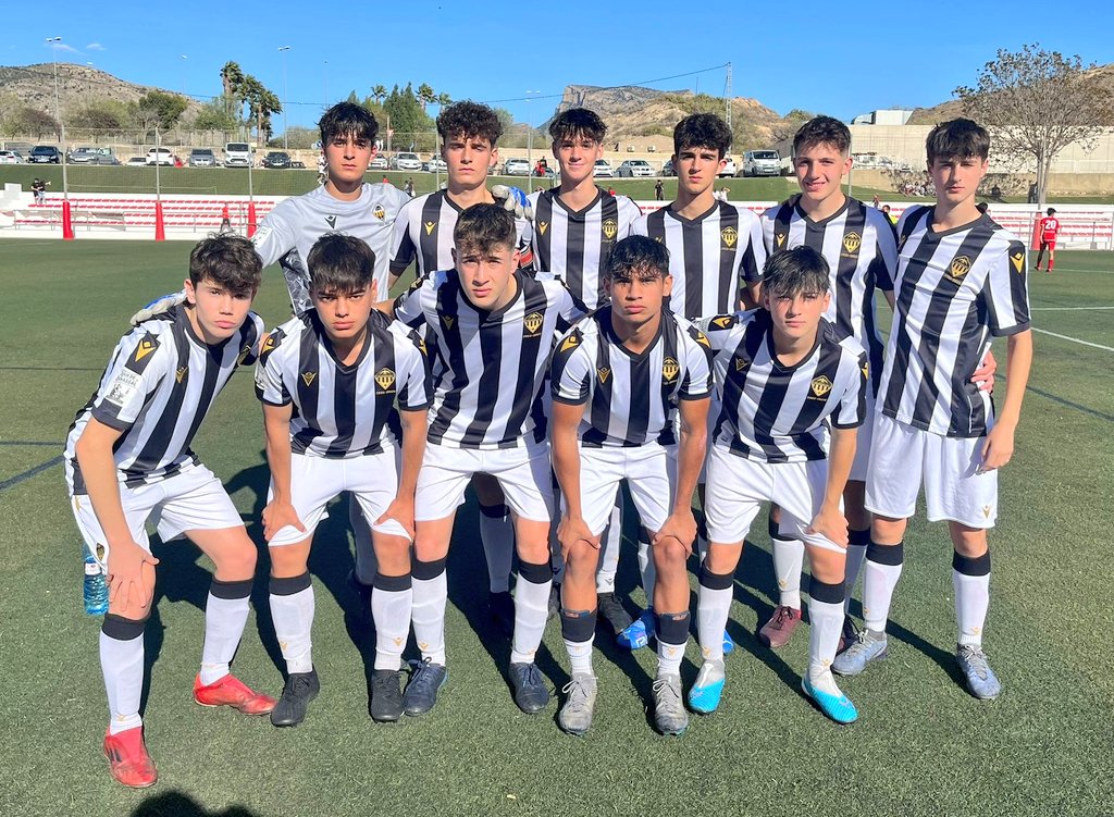 CDCS_Academy's tweet photo. Victoria del Cadete A del @cdcastellon en el feudo del @EldaUnionCF para seguir peleando en Autonómica (0-1) 👏🏻

#CanteraAlbinegra
#PPO100👂🏻 https://t.co/xBSborHPtj