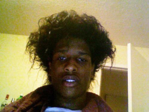 naihavin's tweet photo. When someone asks to see me but my hair isn’t done and I’m at home looking like this : https://t.co/h3AlNm4lfw