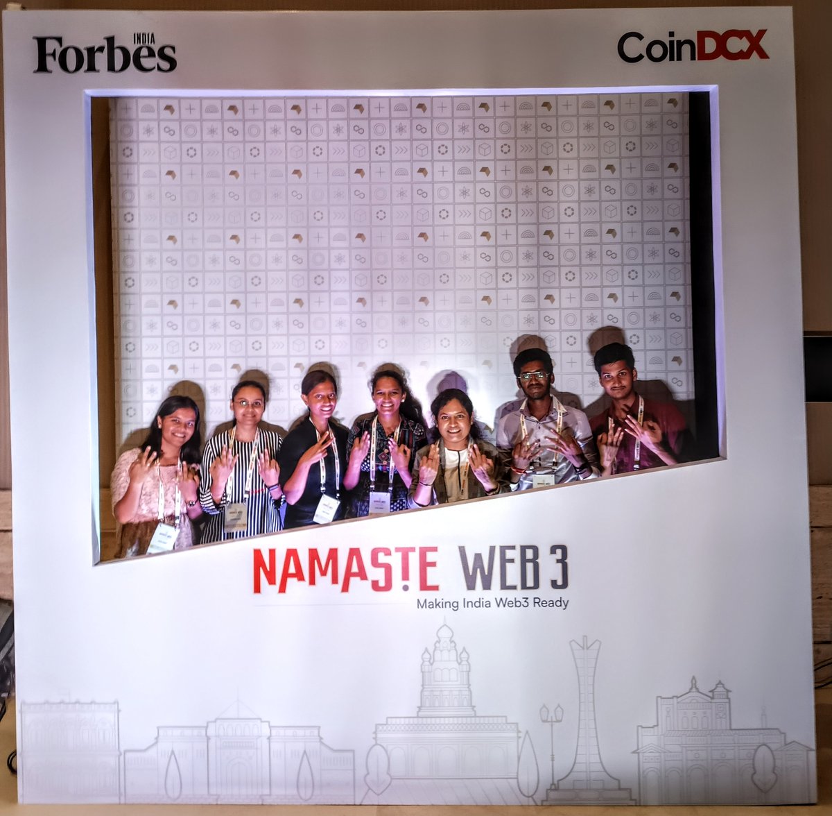 VinayGhate's tweet photo. Our team was joined by classmates and friends from different communities, including @ganimtron_10 , Ayesha Shaikh, Anshu Thakur, Shejal Sawant, Yashshree Shah, and @titaniumals  from @pune_dao . 🤝👥 
#Polygon #NEARFoundation #Coto #Hashmail #ThePhoenixGuild https://t.co/UXiDq88sRO