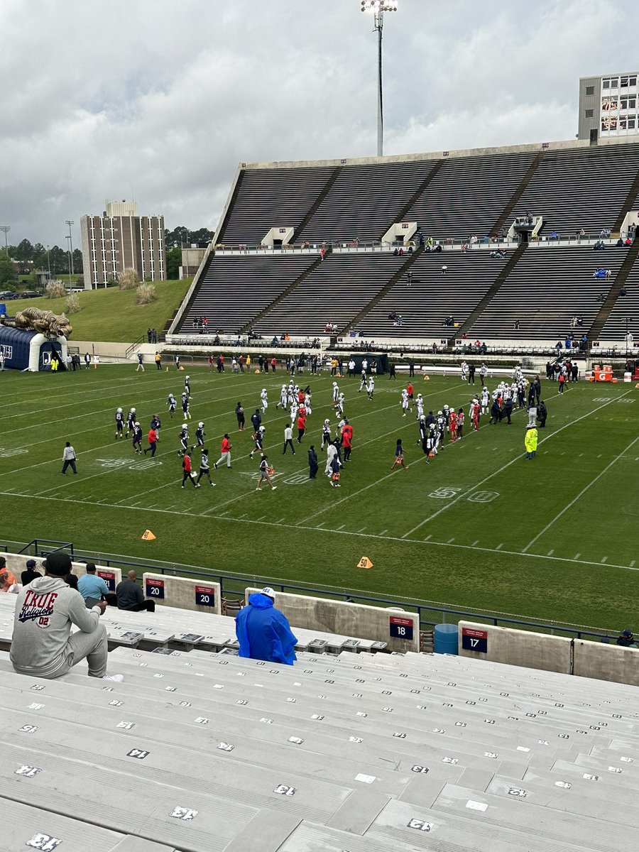 Shayree21's tweet photo. Spring Game 🐅🏈🔵⚪️ https://t.co/jNwUKlHFLz