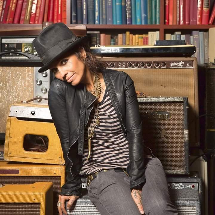 Happy Birthday to great singer & songwriter Linda Perry! 