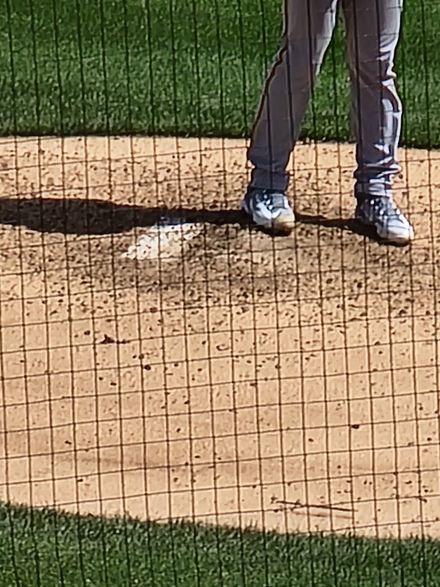 kohlbrecher19's tweet photo. Look how for off the mound the pirates pitcher is. https://t.co/1DNGLC4ieC