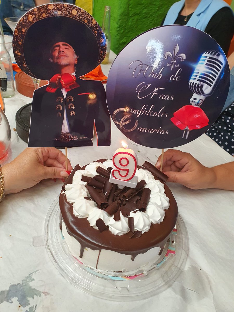 CFCONFIDENTES's tweet photo. Celebrando nuestro 9° aniversario 
#alejandrofernandez #clubdefans 
#cfconfidentescanarias 
#Afestejar 👏👏👏👏👏🥂🥂🥂🥂🎉🎉🎉🎉❤🐎 por muchos años más https://t.co/brLaz9Eo1c