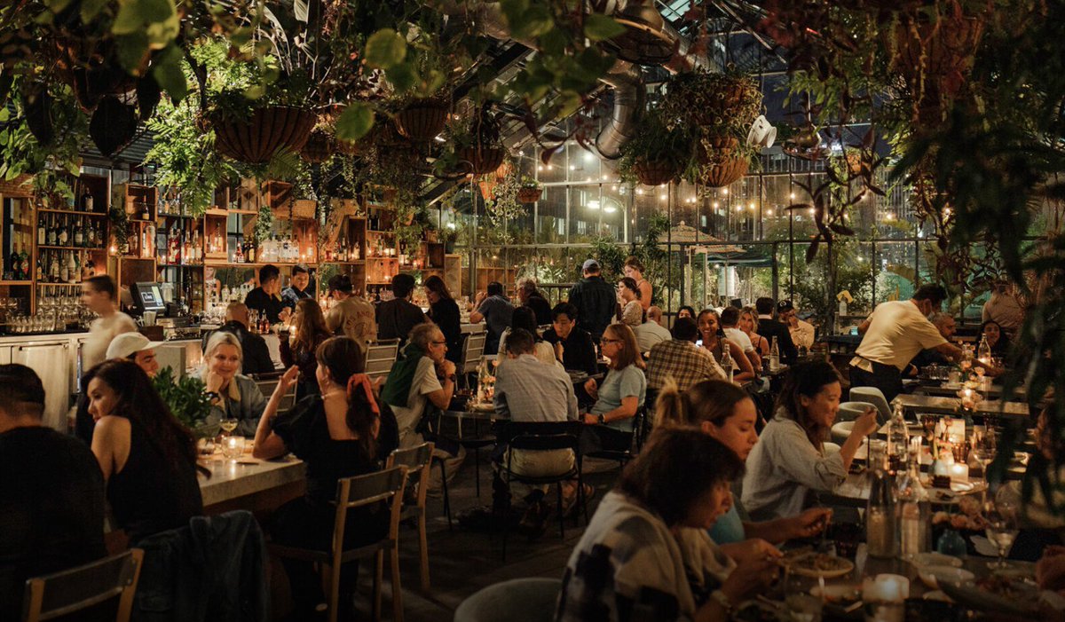 VicOllerton's tweet image. I think l just found heaven 💛😎 #Openaire #TheLineHotel