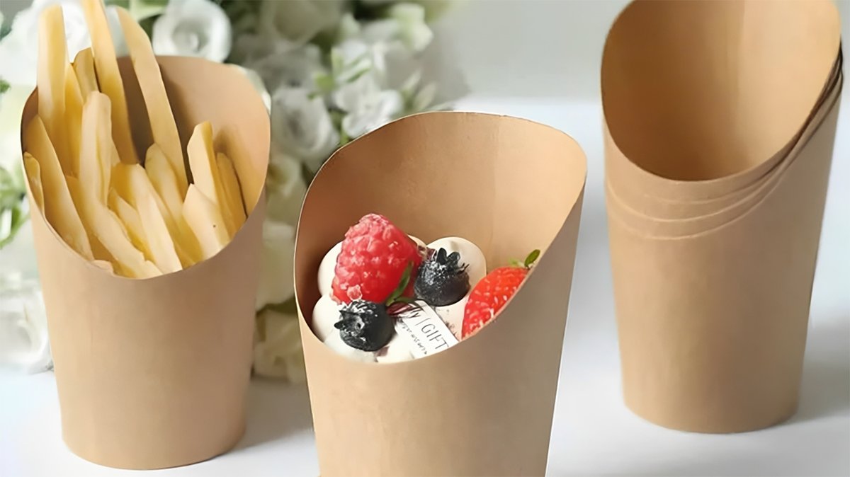 efavormartfans's tweet photo. Decadent desserts, but make them mini. Yes, please. 🤩 Want just a taste? Perfect. Want to sample them all? Also perfect. Bite-sized desserts in shooter cups are a win/win situation. 🍰✨

#DessertTable #SpringHosting #MiniDesserts #BridalShower #PartyDecor #TableSetting https://t.co/hpxxvhWHiP