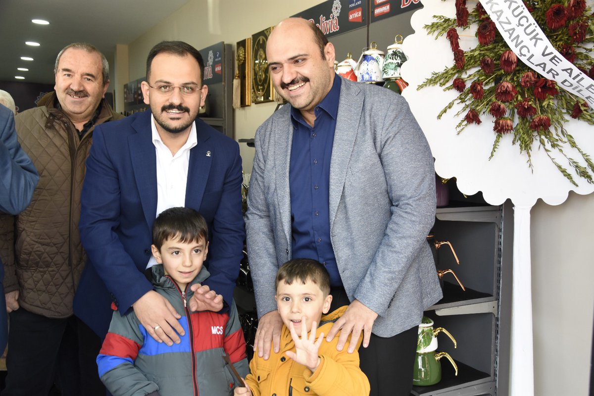 Akpartiskmerz25's tweet photo. Bolivya Züccaciye'nin Açılışı

AK Parti Erzurum Milletvekili Adayımız Gökberk Kocaaliler: "Güçlü, büyük ve bağımsız Türkiye’nin teminatı, ekonomimizin sürdürülebilir, kapsayıcı, insan odaklı ve dengeli büyümesidir." @AKGenclikGM @ErzurumAkparti @akgenclik025 @gkocaaliler https://t.co/1Ft3OzIS9T