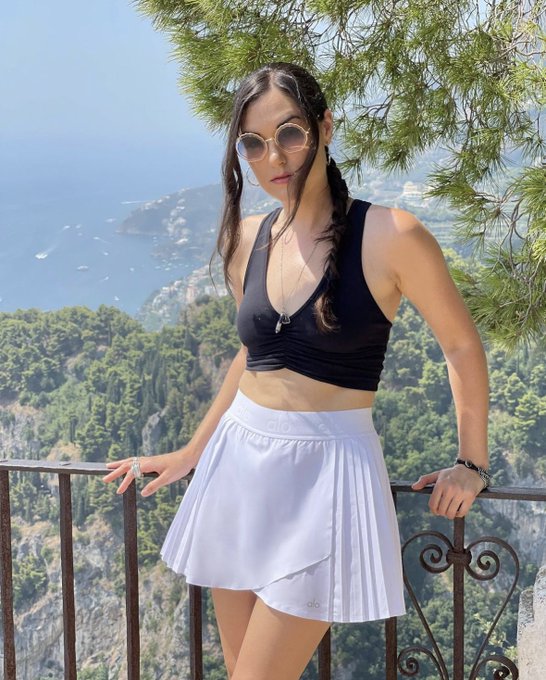 Click below for a lil&rsquo; announcement 📣 https://t.co/eUHy2V6DSW<a href="/tag/sashagrey"class="tags"><span>#sashagrey</span></a><a href="/tag/twitchstreamer"class="tags"><span>#twitchstreamer</span></a>