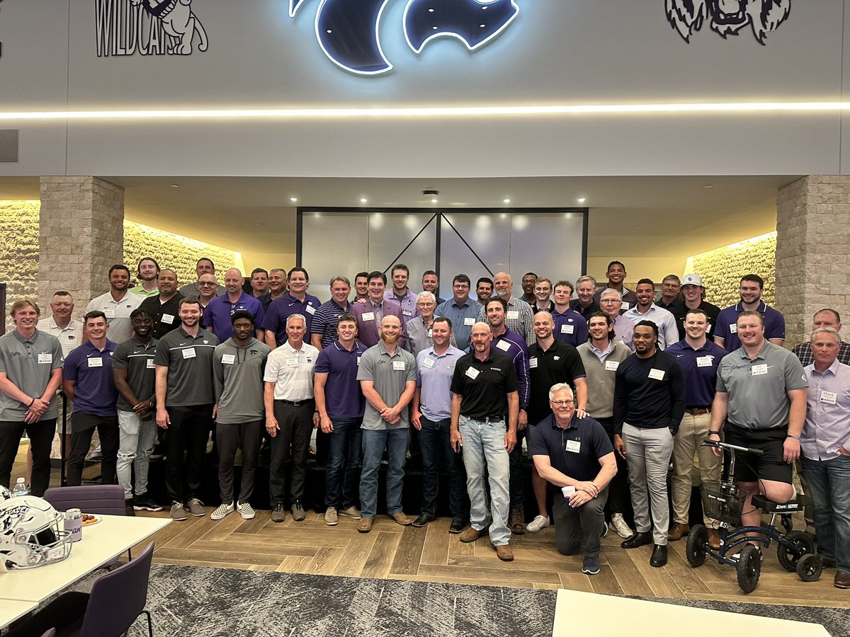 ncrimmins2's tweet photo. Last night we got to celebrate our 2022 seniors with staff and many great  @KStateFB alumni!!! https://t.co/G1bagp0J4I