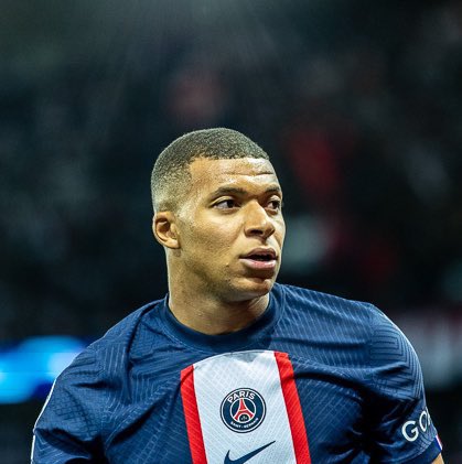 En méforme, 3 matchs sans but. Critiqué partout en France.

La réponse de Mbappe ? Poser un CLASSIQUE dans le match du titre. He’s him.