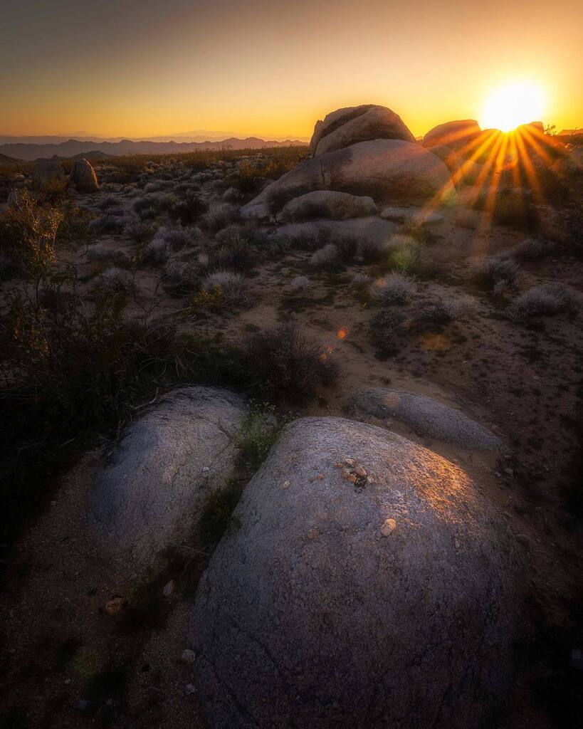 A colourful night!
.
Just outside of Mojave National Preserve, our dispersed camping location for the night. Not bad not bad I say!
.
.
#earthofficial #earthcapture #earthporn #earthexperience #sunsetsky 
.
National Park, Nevada, California, sunset, laye… instagr.am/p/CrEZUQxOiZq/