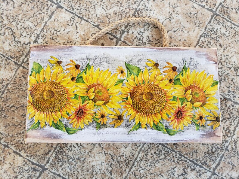 mminkova5's tweet photo. #Sunflower #walldecoration, #Sunflowersonaplaque, #Rusticdécor, #Sunflowerfieldart, #Countrysidesign, #Wallhangings, #Kitchenwoodplank https://t.co/bGGxAxtnLx via @Etsy https://t.co/5E7s7QXdgr