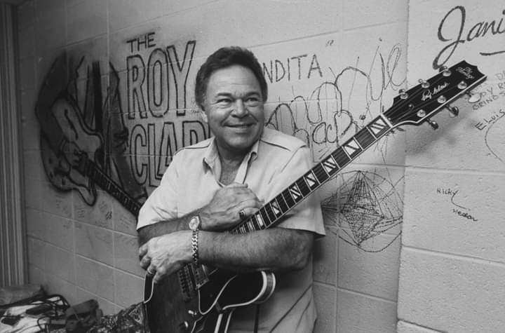 Happy Birthday to the late great singer, musician, & TV presenter Roy Clark. 