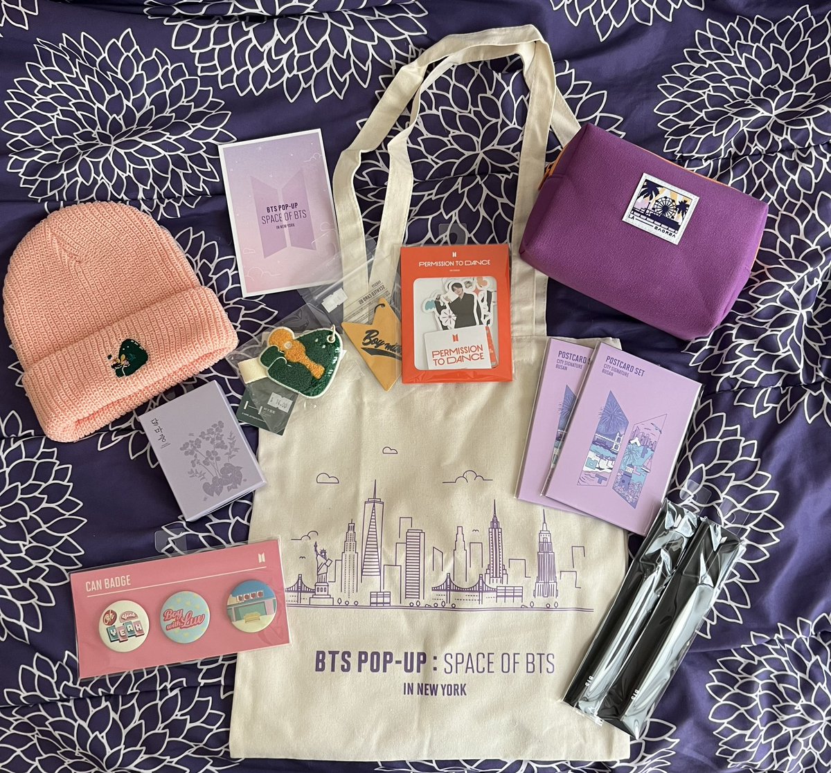 hopeworldian322's tweet photo. haul! 🕺🏽✨ the postcard (upper left) and the tote bag were giveaways for the grand opening. unfortunately, you can’t buy them on their own https://t.co/BCzqxkePp9