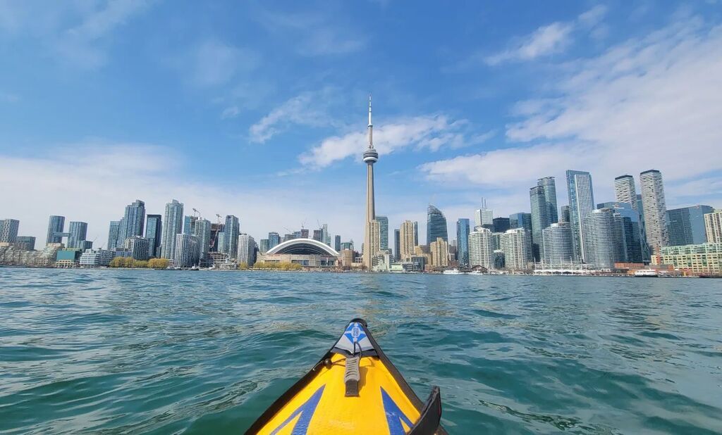 I think I'm lost... 🤔

#toronto #city #the6ix #skyline #cntower #lakeontario #kayak #kayaking #paddling #water instagr.am/p/CrEYybkJ7z1/