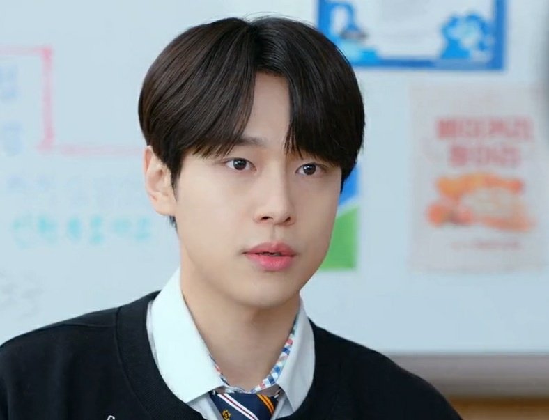 BLMafiaLover's tweet photo. Sí, os pienso dar el coñazo con el BL coreano #LightOnMe porque aunque sea de 2021 yo lo acabo de descubrir y me está dando y quitando la vida al mismo tiempo. Y desde ya me declaro #TeamShinwoo https://t.co/4XYbQM7fEQ