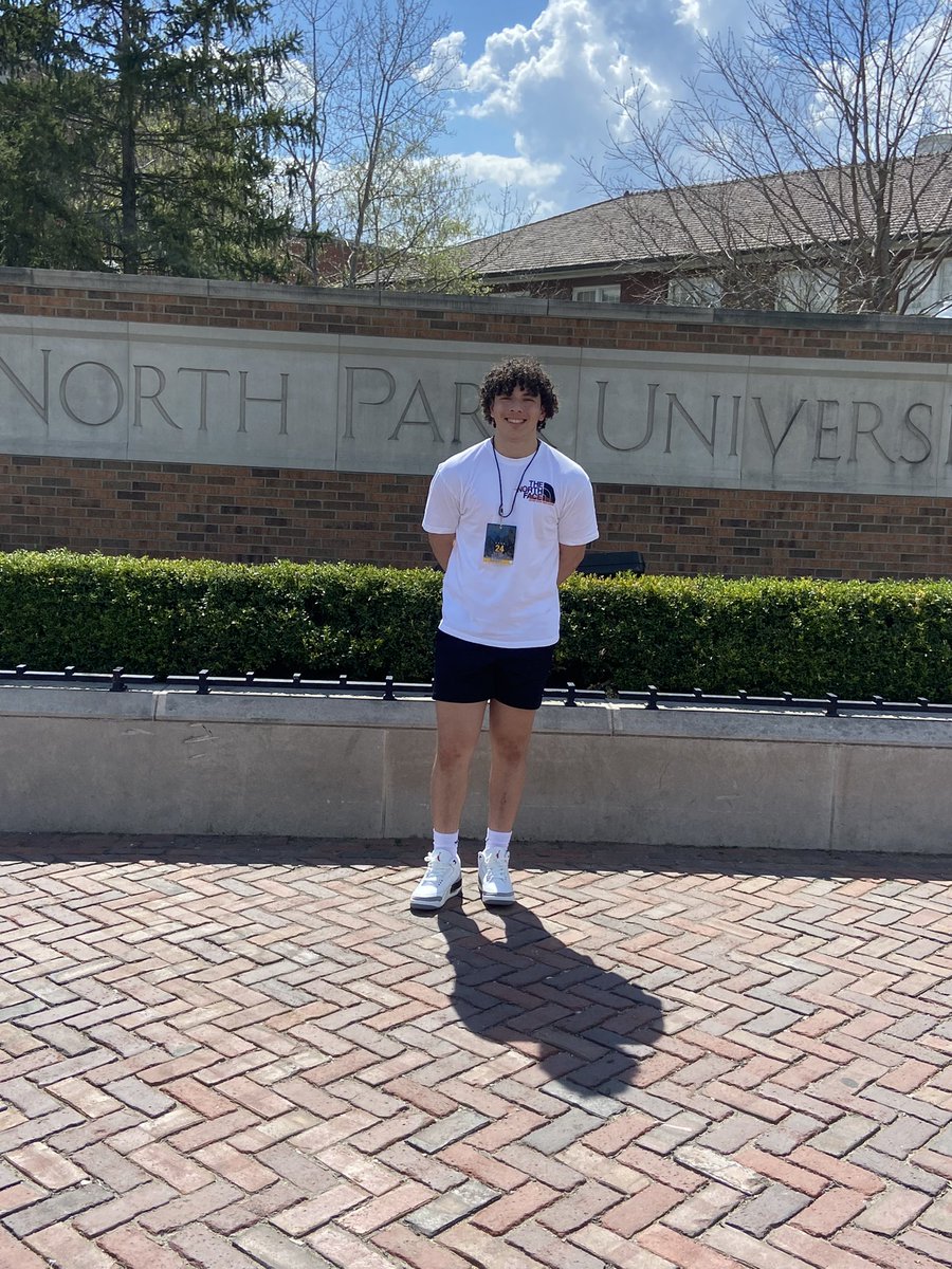 FernandoDeLeonn's tweet photo. Had a great time visiting the campus and watching a spring practice at North Park University! Shoutout to @NPUFootball for inviting me and love to stay in contact 🙌🏽 @WABlackhawkFB @coacheimer @RungeMike https://t.co/Bb8FpxQRmw