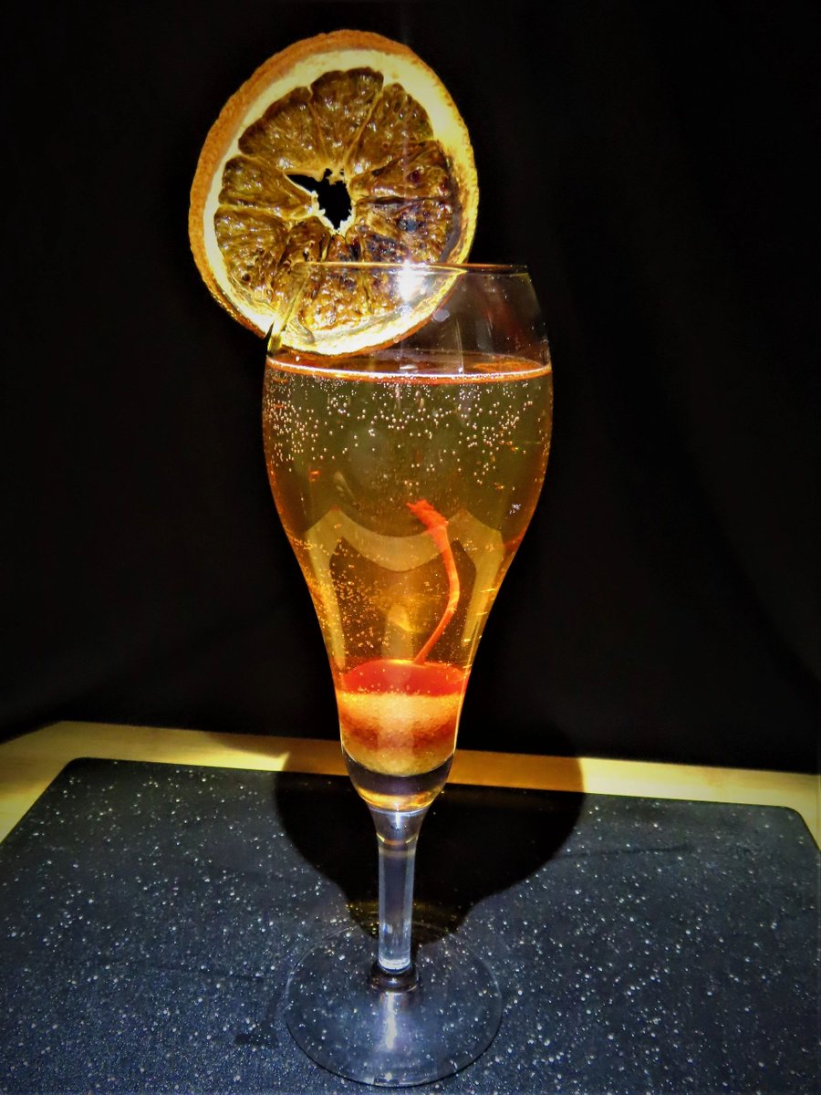 TheRoamingBar's tweet photo. Its elegant and pretty, it has surprise which is a little henny this Champagne Cocktail will turn your classy event into wild night right before your eyes.
#nashvilletn #bartender #theroamingbar #nashvilleevents #eventplanning #live #ChampagneCocktail
https://t.co/6GmyE5tqz7 https://t.co/yUa4bAwO2o
