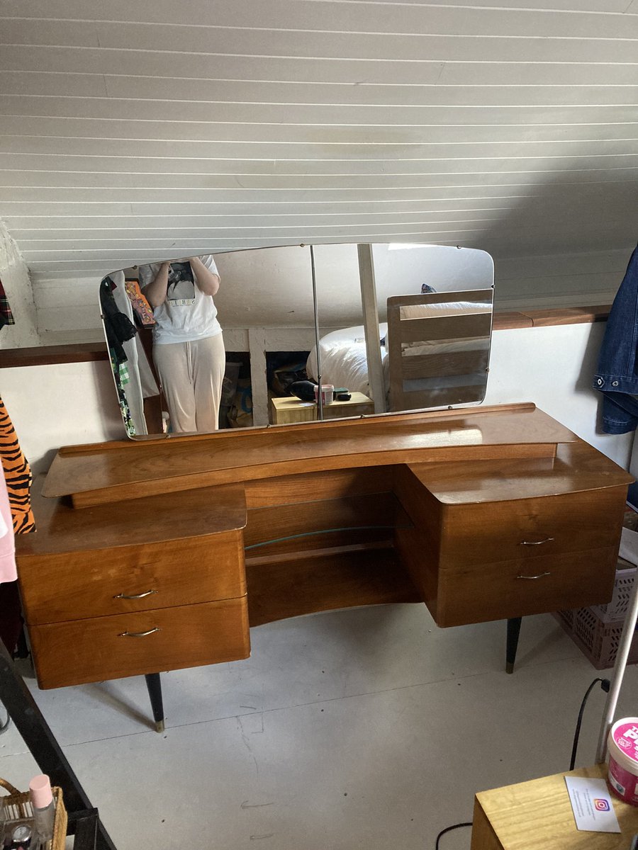 AngieDahling's tweet photo. Today I got the dressing table of my dreams and made a batch of everything bagels. It was perfect. https://t.co/VyMSQo8pRw