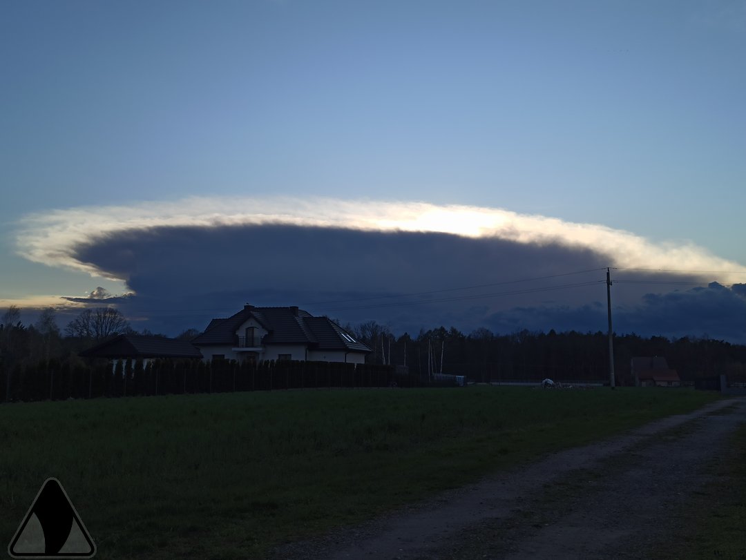 SOB_pl's tweet image. #Incus jak w pełni sezonu burzowego. 
fot. Użytkownik Systemu Raportów, Colorluck, Mikluszowice
#obserwatorzyburz #pogoda #burza #cumulonimbus #chmura