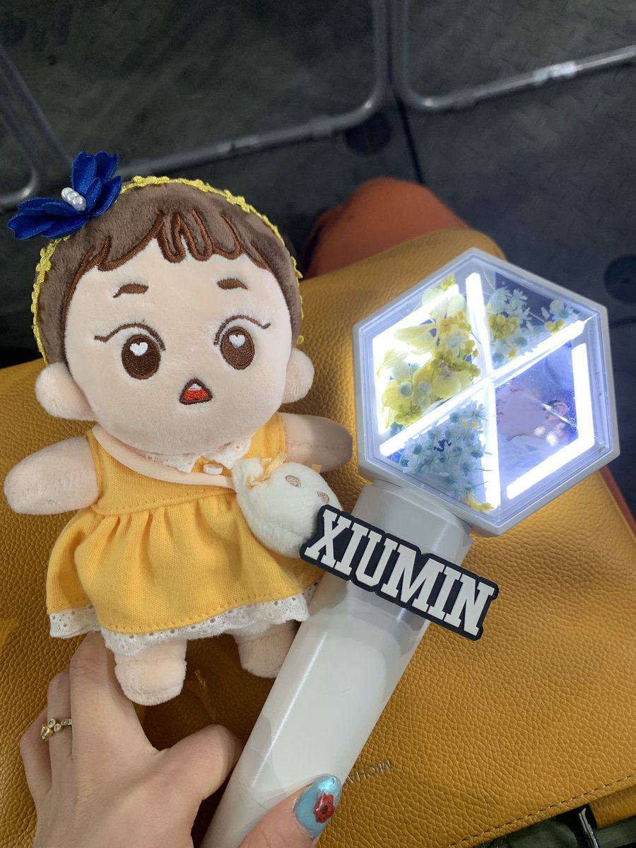 sEhXiOo's tweet photo. 初めて参戦したライブがCBXだったもんで8人のえくそちゃんがわちゃわちゃしててほんとに存在するんだって終始感動した。ラミライからのナビソニョで会場の半分は泣いてたよね。サランハジャ〜 https://t.co/VAZmJ3drVE