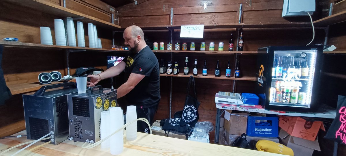 Si andas por Vallekas acércate al Bulevar,en la caseta 14 está <a href="/LaBirraPirata/">La Birra Pirata</a> con una selección de cerveza artesana adaptada a todos los gustos,música de la buena (no,no suena Shakira) ,apoyar el comercio local es hacer barrio #goodpeopledrinkgoodbeer #craft #vallekas
