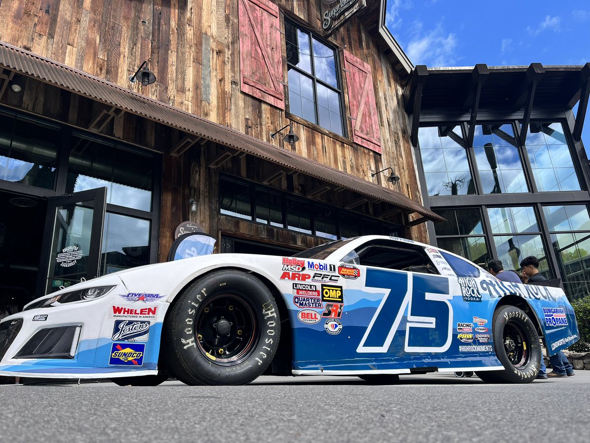HuffmanRacing_'s tweet image. We have made it to @SugarlandsShine here in Gatlinberg, TN

Stop by and see @LandonHuffman &amp;amp; our @HighRockVodka Chevy!