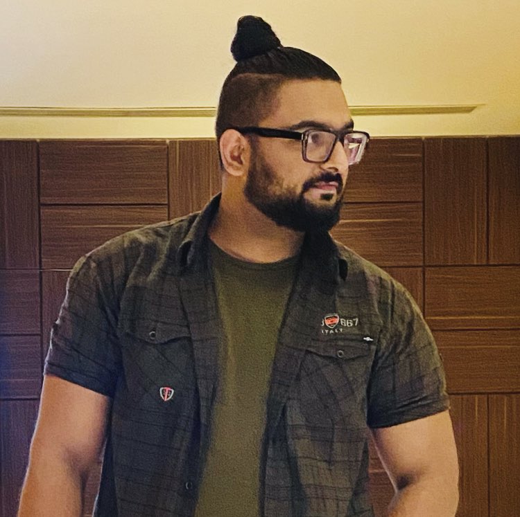 haddbc's tweet photo. Katai english photo aai hai🤓 https://t.co/kB7dwEmZyK