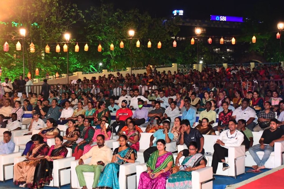 MayorofBBSR's tweet photo. The celebration of the #75thCapitalFoundationDay came to an end at the Utkal Mandap this evening with music and dance performances by many artists, followed by felicitation achievers in different fields. #TeamBBSR expresses their gratitude to everyone for their love and support. https://t.co/xs2nM6ApJP