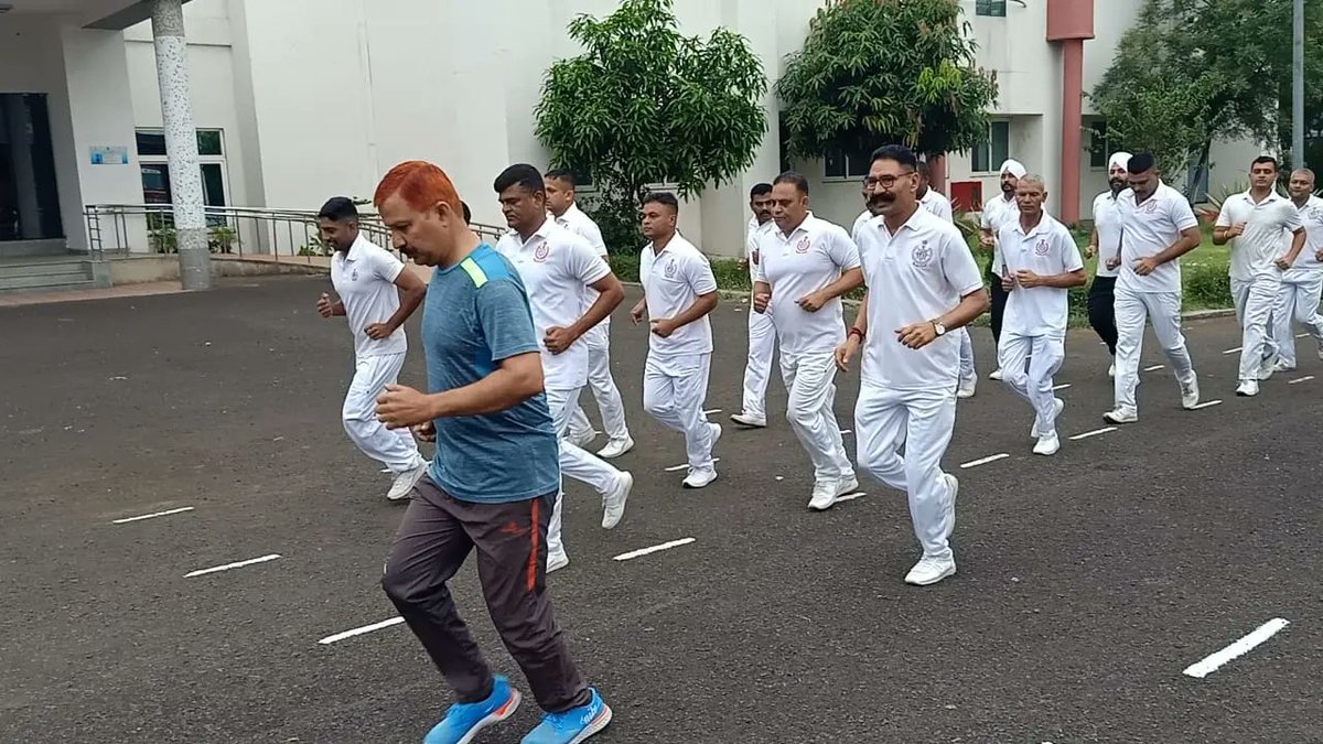 nfsc_mha's tweet photo. FIT INDIA : Trainee officers of NFSC working out and undergoing field training with their instructors under the aegis of FIT INDIA session as part of Fire Service Week.
#fitindia #fitindiamovement #fitindian #nfsc #fireserviceweek #fireservice #fieldtraining #training #fitness https://t.co/xyaJV5eA4H