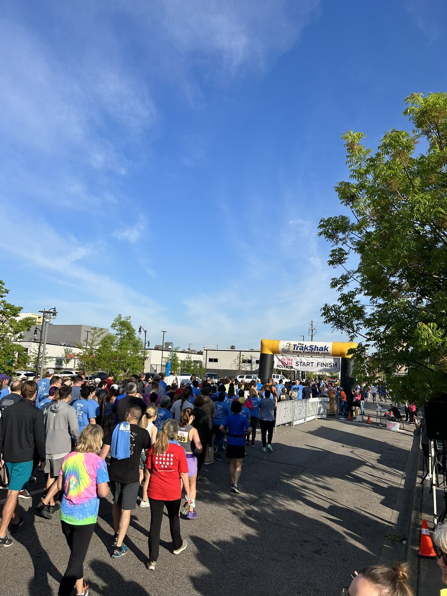MikeDubberlyGDA's tweet photo. Started off a fun day of charity events w/several @WBRCnews folks at the Red Shoe Run for Ronald McDonald House Charities of Alabama.  
Now headed to the CahabQue to benefit the Breast Cancer Research Foundation of Alabama.  #redshoerun #redshoerockin5k @RMHCAlabama https://t.co/feUKPPDkqp