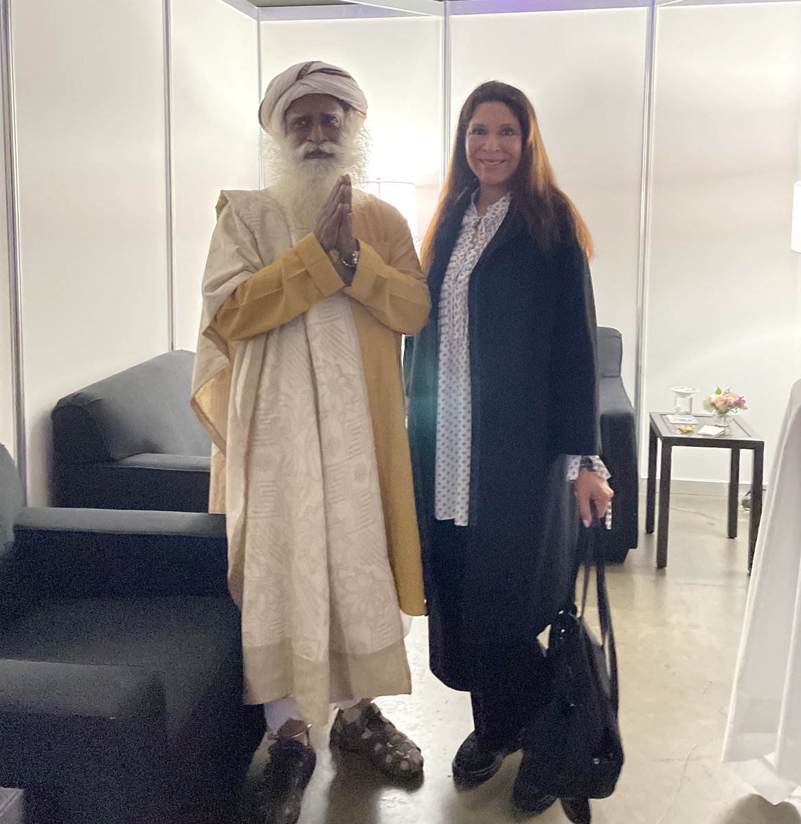 As a student of spiritual and religious leaders I was honored to meet ⁦<a href="/SadhguruJV/">Sadhguru</a>⁩. 🇮🇳

He is a yogi from India with international fame and followed by Tom Brady and Matthew McConaughey. 🪷

In his YouTube messages he seems to see the lighter side of life. 🧘‍♀️